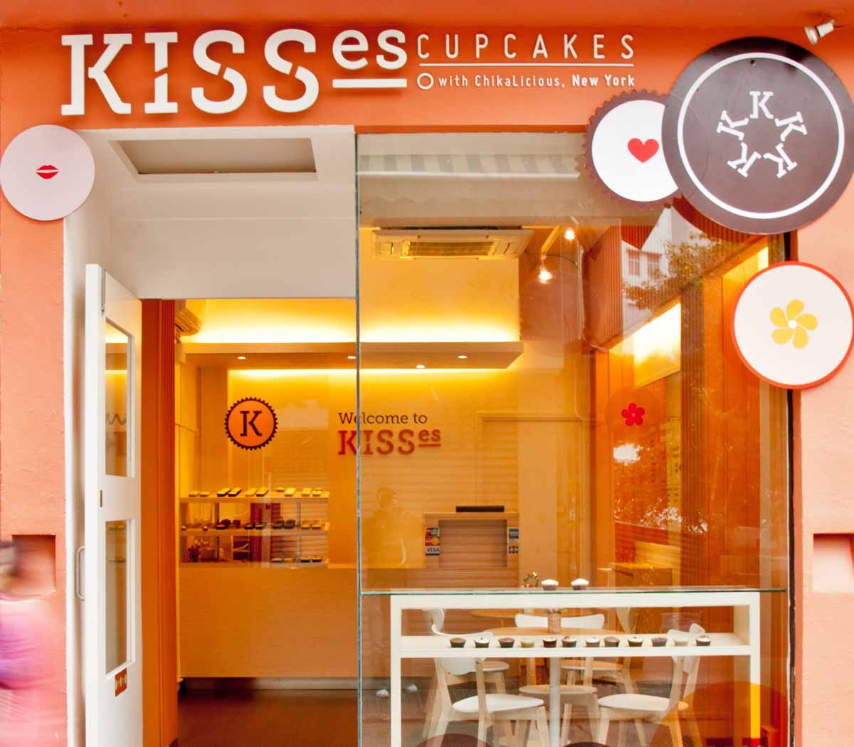 Kiss Cupcake Cakaery Dengan Warna Oranye Cara Memilih Warna Logo, Kemasan dan Interior Toko Roti Kue Serta Cafe